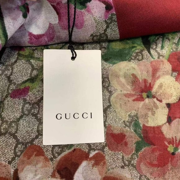 Gucci Floral Patterned Scarf in Red and Green - Picture 3 of 13